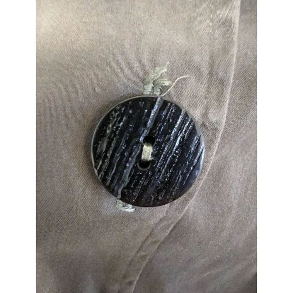 CMC Long Sleeve Collared Button Down Top - Picture 5 of 6